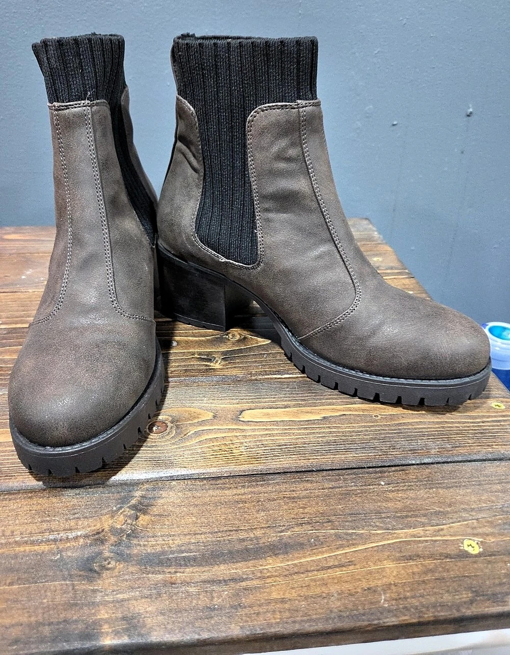 Yellow Box Taiya Brown Platform Ankle Boots US 10